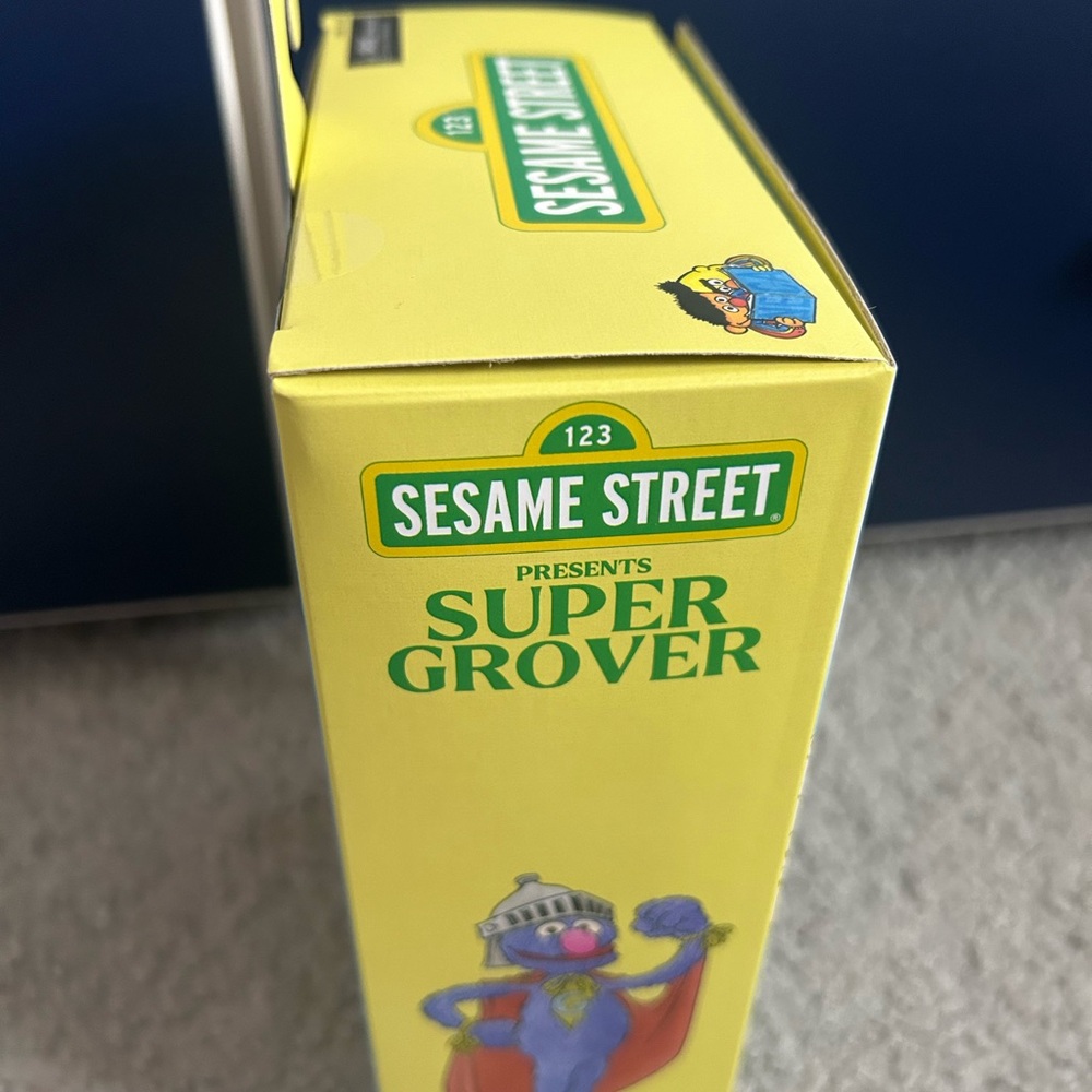 NECA Sesame Street Super Grover - Picture 4 of 11